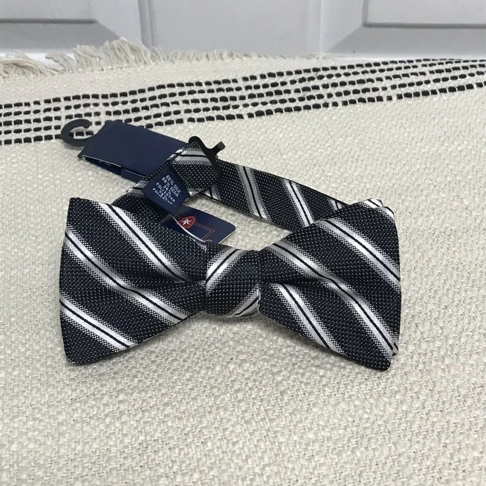 NWT SADDLEBRED / Black with white stripe Bow tie